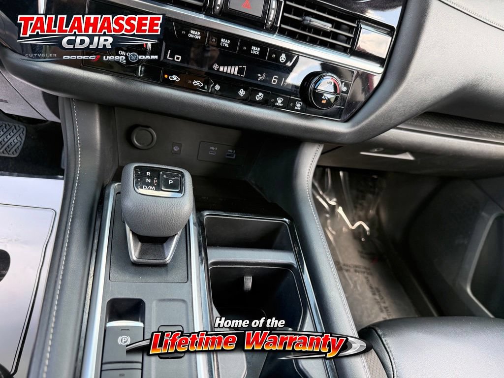Used 2023 Nissan Pathfinder SL w/ Black Appearance Package AWD/4WD image 28
