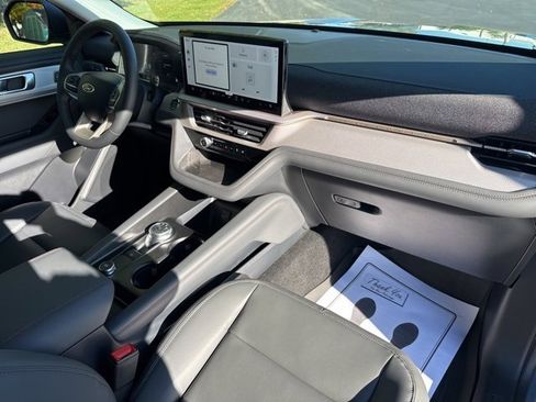 New 2026 Ford Explorer Active w/ Active Comfort Package image 18