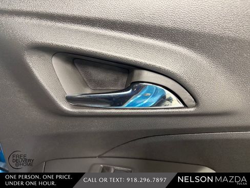Used 2025 Chevrolet Trax RS w/ Driver Confidence Package FWD image 40