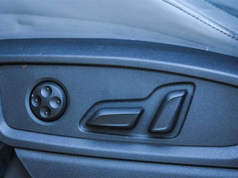 Used 2024 Audi SQ5 Prestige w/ Prestige Package image 21