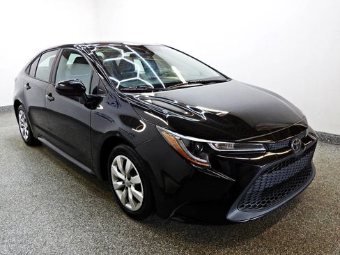 Used 2021 Toyota Corolla LE FWD image 3
