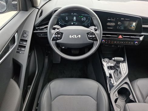 Used 2024 Kia Niro EX FWD image 12