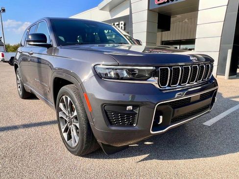Used 2022 Jeep Grand Cherokee Overland w/ Luxury Tech Group IV image 3