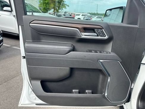 Used 2025 GMC Sierra 1500 SLT AWD/4WD image 11