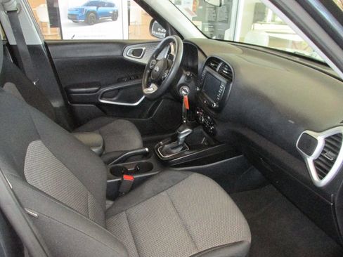 Used 2020 Kia Soul LX image 26