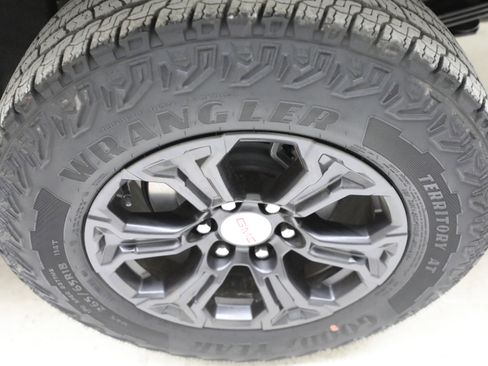 Used 2024 GMC Canyon Elevation RWD image 32