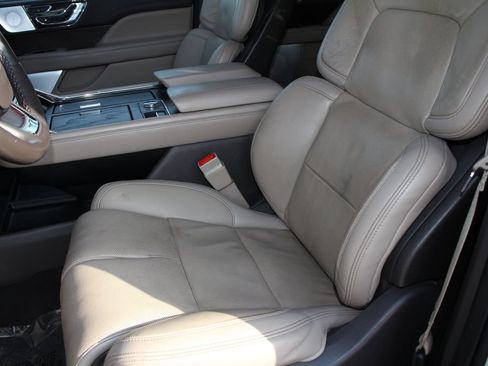 Certified 2023 Lincoln Navigator Reserve AWD/4WD image 18