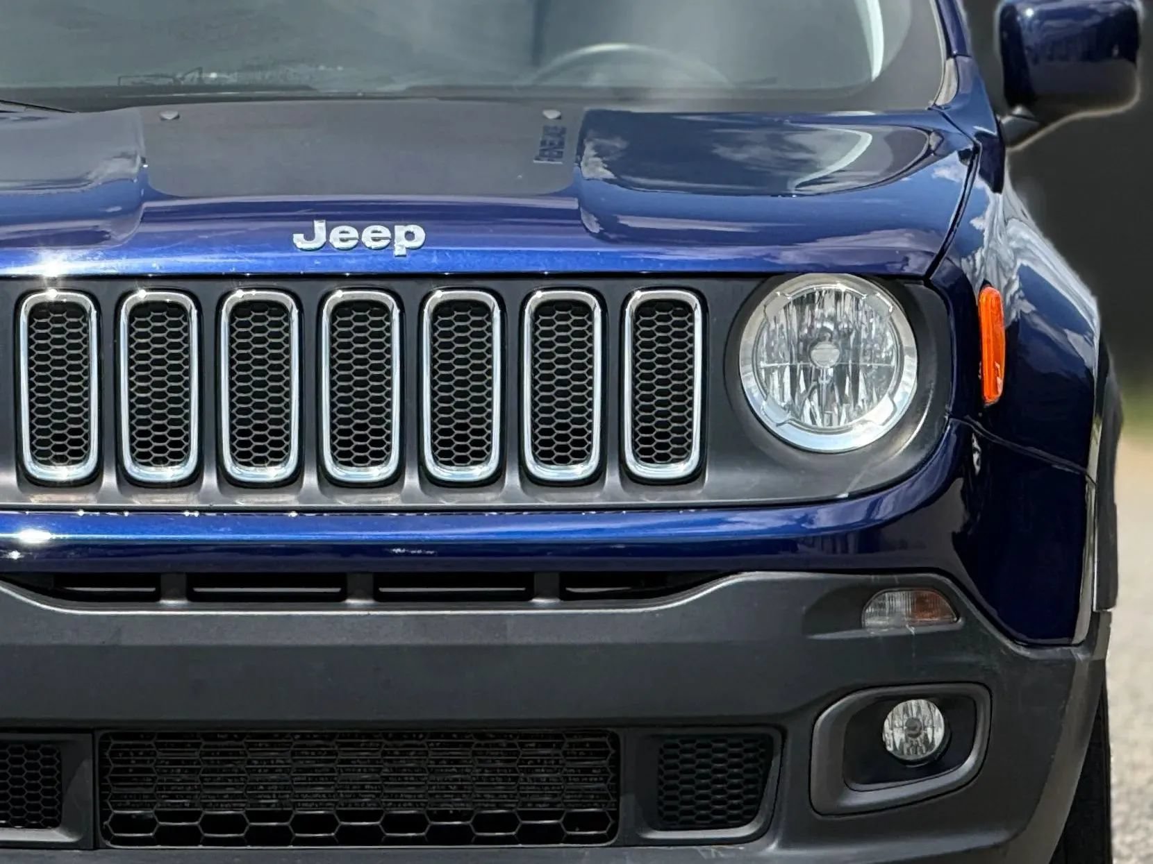 Used 2018 Jeep Renegade Latitude w/ Cold Weather Group AWD/4WD image 12