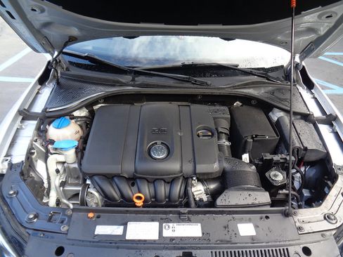 Used 2013 Volkswagen Passat 2.5 SE image 12