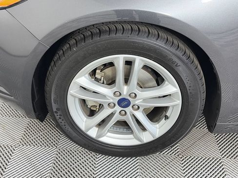 Used 2018 Ford Fusion SE w/ Fusion SE Technology Package FWD image 8
