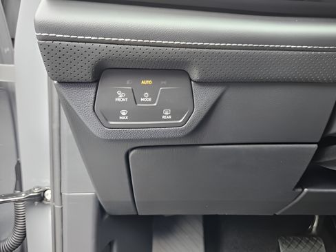 Used 2026 Volkswagen Atlas SE FWD image 15