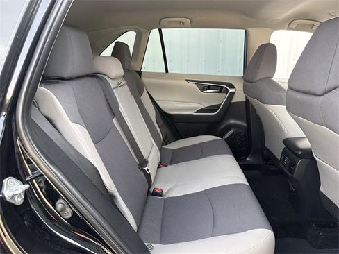 Used 2025 Toyota RAV4 XLE image 32