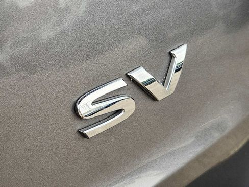 Used 2023 Nissan Rogue SV FWD image 11