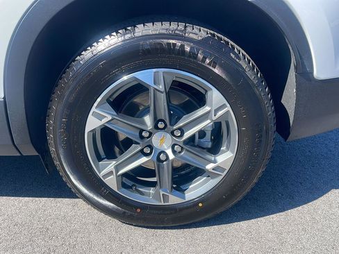 Used 2025 Chevrolet Blazer LT FWD image 12