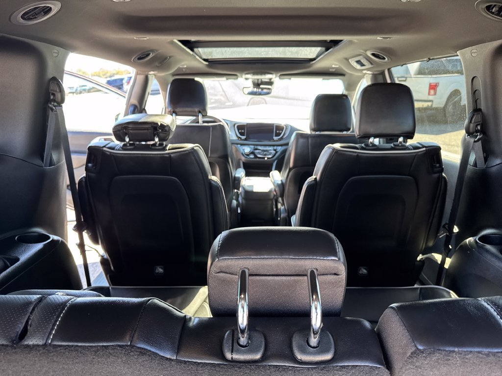 Used 2026 Chrysler Pacifica Limited FWD image 13