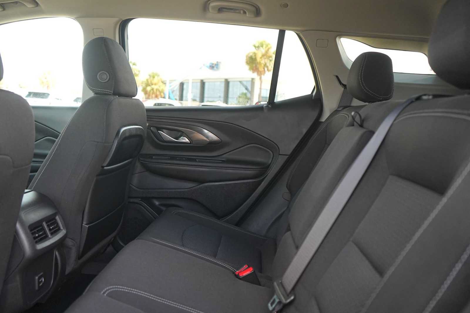 Used 2024 GMC Terrain SLE w/ Driver Convenience Package FWD image 14