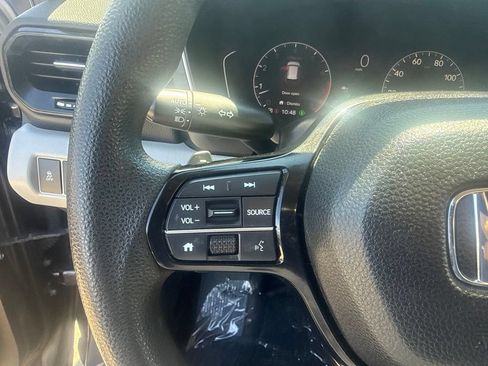 Used 2024 Honda Pilot LX image 16