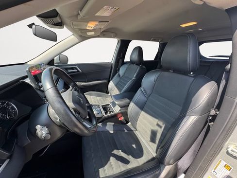 Used 2024 Mitsubishi Outlander SE AWD/4WD image 9