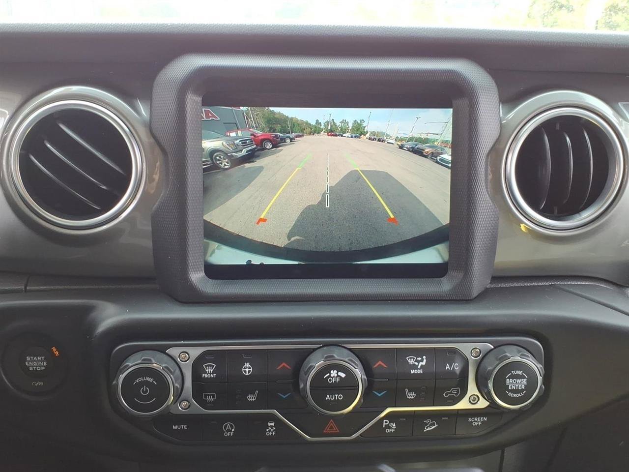 Used 2020 Jeep Wrangler Unlimited Sahara AWD/4WD image 14