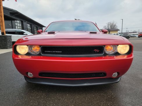 Used 2013 Dodge Challenger R/T image 2