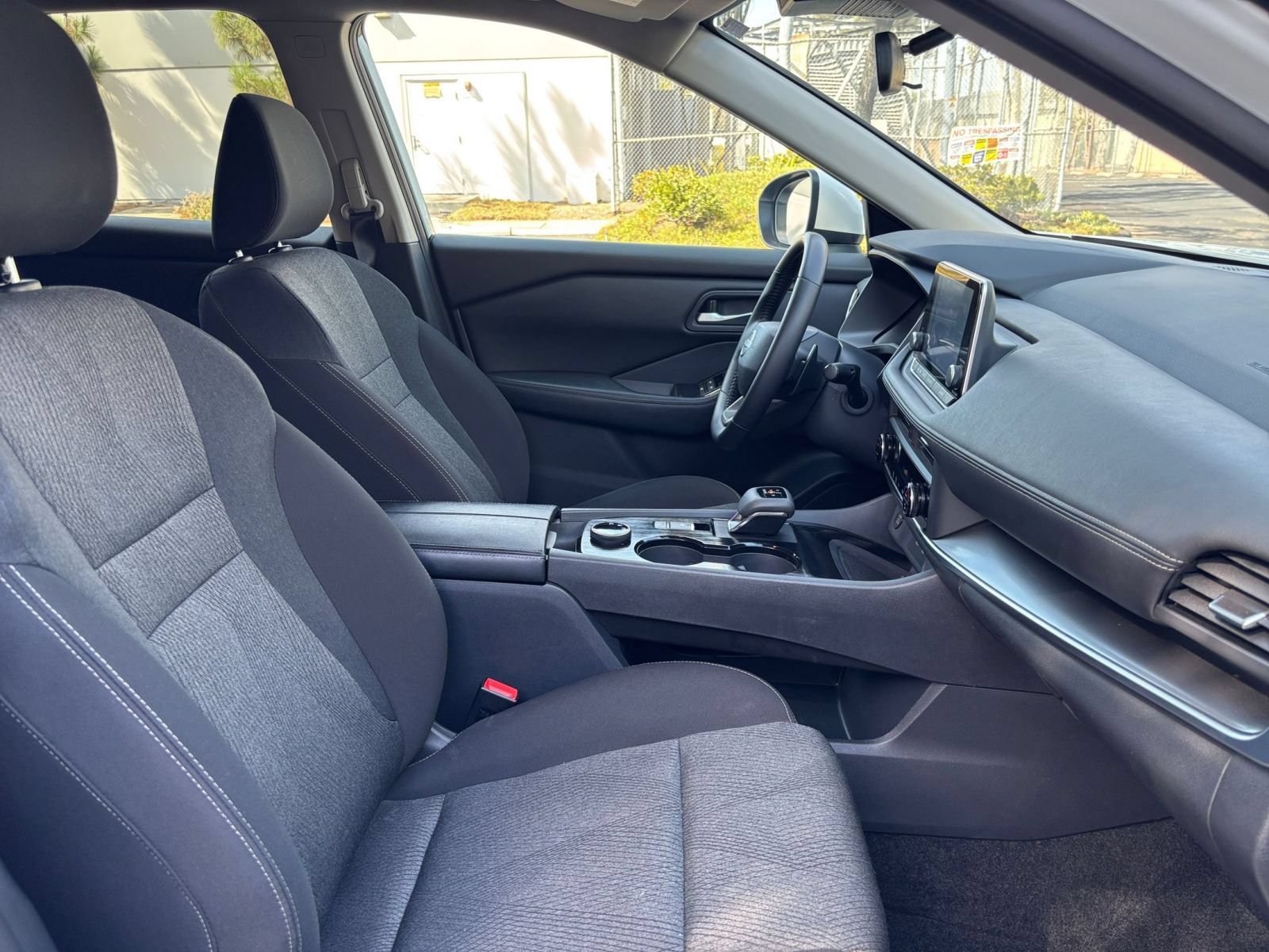 Used 2025 Nissan Rogue SV AWD/4WD image 37