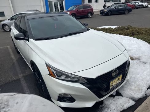 Used 2022 Nissan Altima 2.5 SR w/ Midnight Edition Package image 2