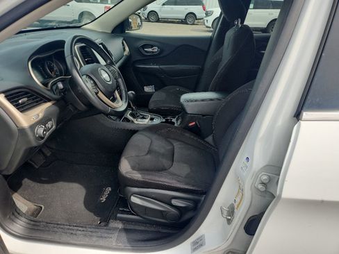 Used 2015 Jeep Cherokee Latitude FWD image 17