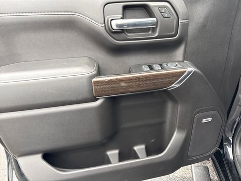 Used 2019 Chevrolet Silverado 1500 RST image 18