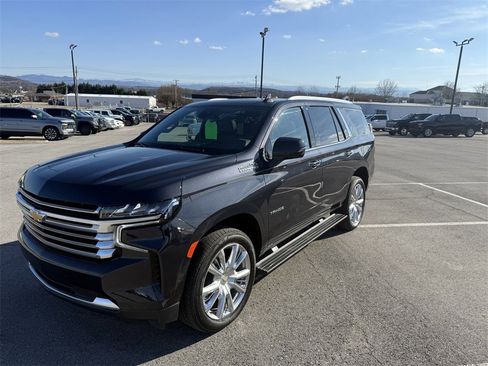 Used 2024 Chevrolet Tahoe High Country w/ Premium Package image 2