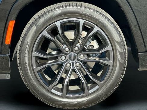 Used 2024 Jeep Grand Wagoneer Series III w/ Rear Seat Video Group 1 image 37