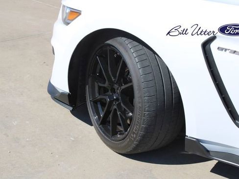 Used 2019 Ford Mustang Shelby GT350 w/ Technology Package image 9