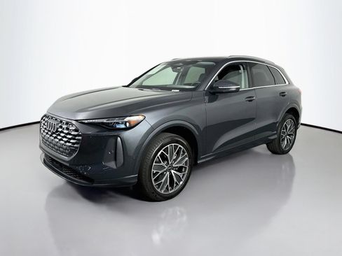Used 2025 Audi Q5 Premium Plus w/ Premium Plus AWD/4WD image 3