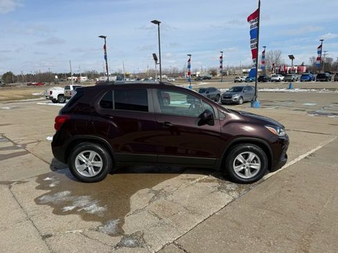 Used 2022 Chevrolet Trax LT w/ LT Convenience Package image 5