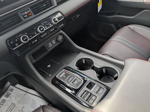Used 2025 Honda Pilot Black Edition image 14
