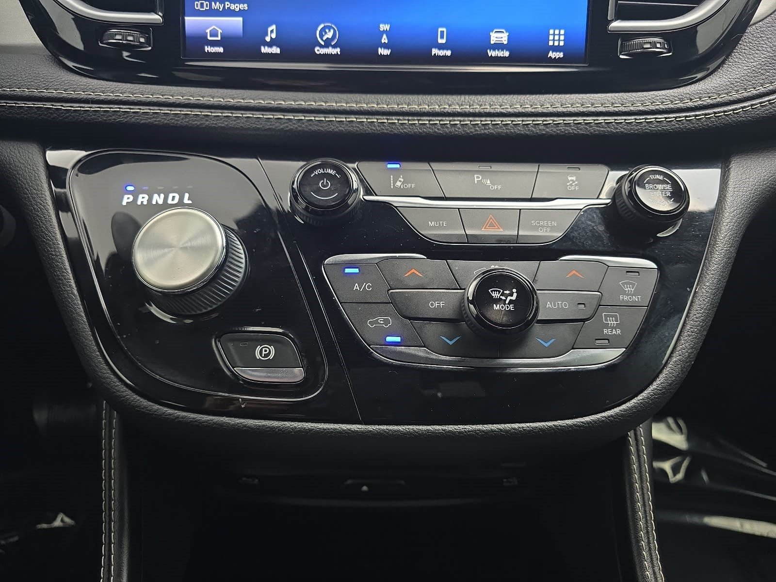 Used 2021 Chrysler Pacifica Limited w/ Uconnect Theater Family Group FWD image 21