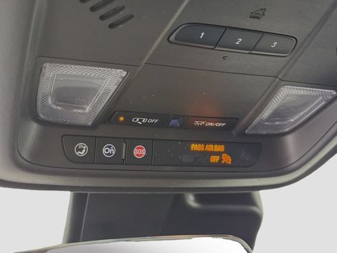 Used 2021 Cadillac XT4 Premium Luxury FWD image 34