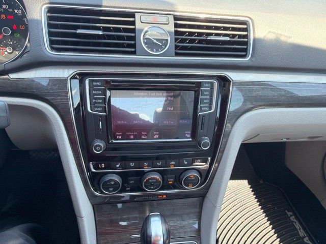 Used 2017 Volkswagen Passat 1.8T SE FWD image 12