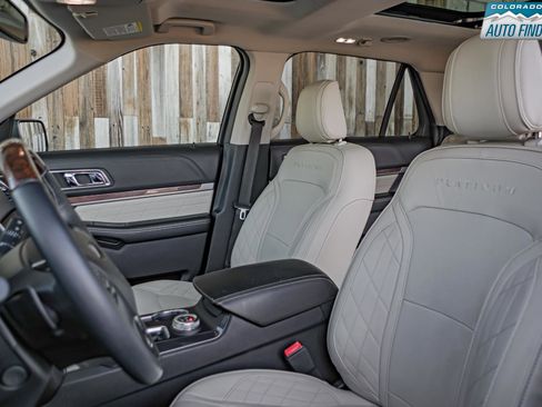 Used 2019 Ford Explorer Platinum image 13
