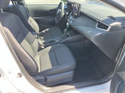 Used 2025 Toyota Corolla LE image 30
