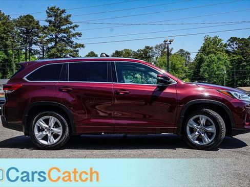 Used 2017 Toyota Highlander Limited Platinum image 2