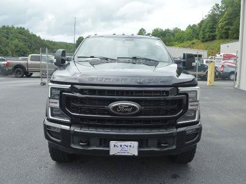 Certified 2022 Ford F250 Lariat w/ Black Appearance Package AWD/4WD image 3