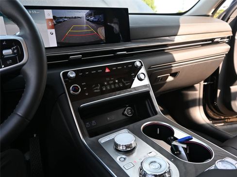 Used 2025 Genesis GV80 2.5T Select image 24