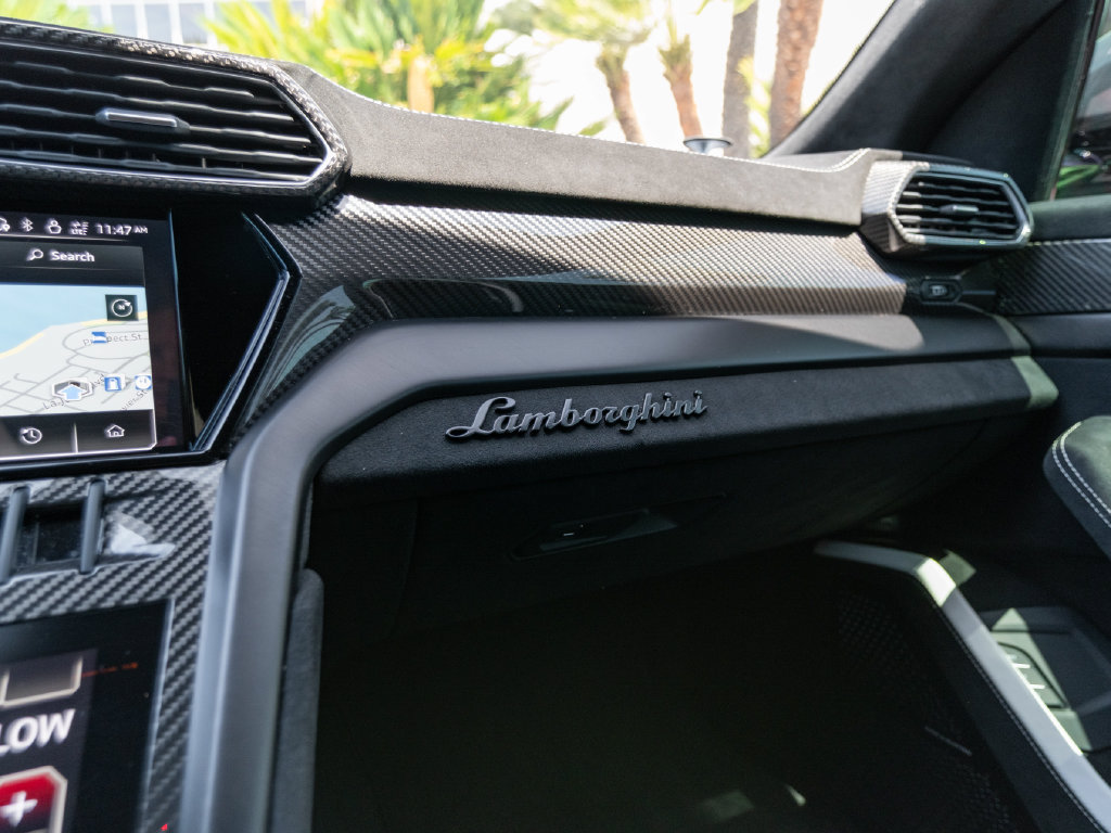Used 2024 Lamborghini Urus Performante AWD/4WD image 32