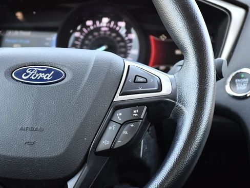 Used 2018 Ford Fusion SE w/ Fusion SE Technology Package FWD image 19