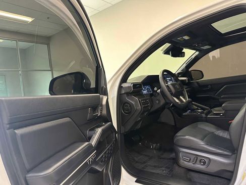 Certified 2025 Toyota 4Runner TRD Off-Road Premium AWD/4WD image 22