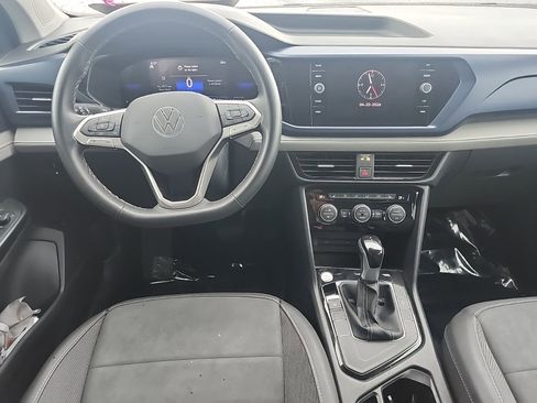 Used 2024 Volkswagen Taos SE image 8