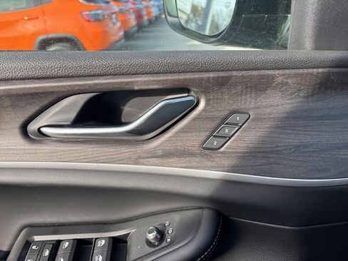 New 2025 Jeep Grand Cherokee L Limited image 24