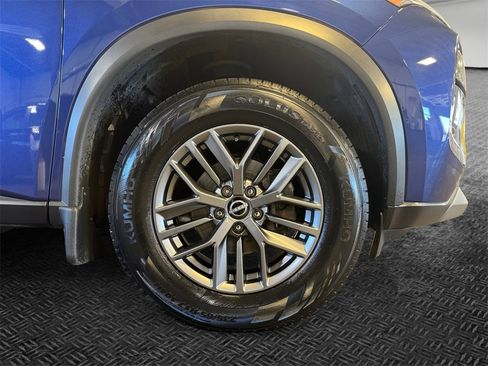 Used 2023 Nissan Rogue S image 11