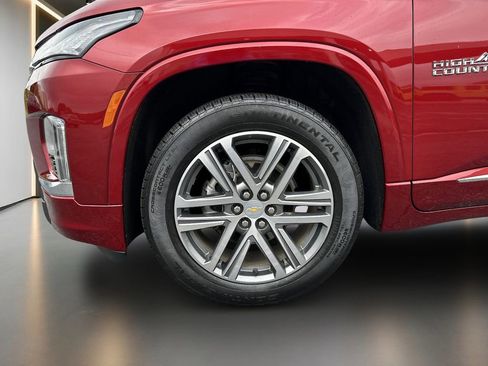 Used 2023 Chevrolet Traverse High Country FWD image 9