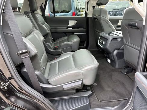 Used 2025 Ford Expedition Active image 17